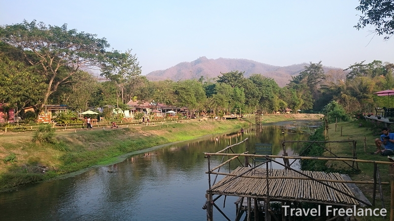 パーイ川の東側の川べり