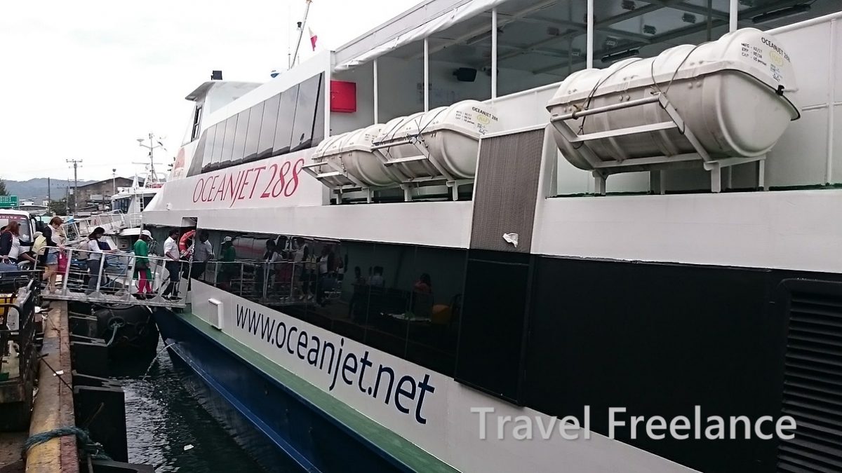 セブ港ピア1⇔タグビララン間を運航しているオーシャンジェットのフェリー
