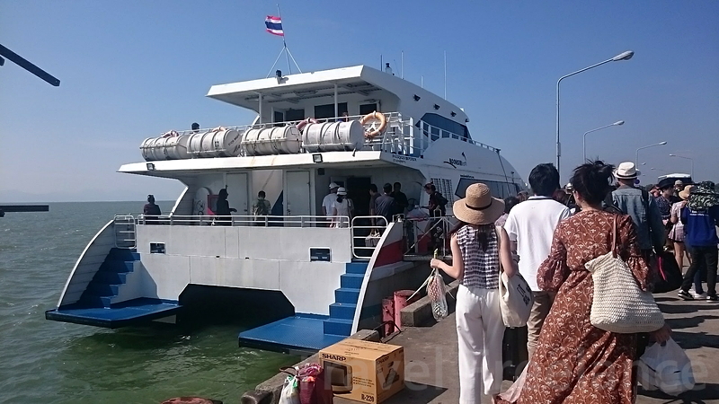 ボーンスィリー」（Boonsiri High Speed Ferries）@レムソック桟橋