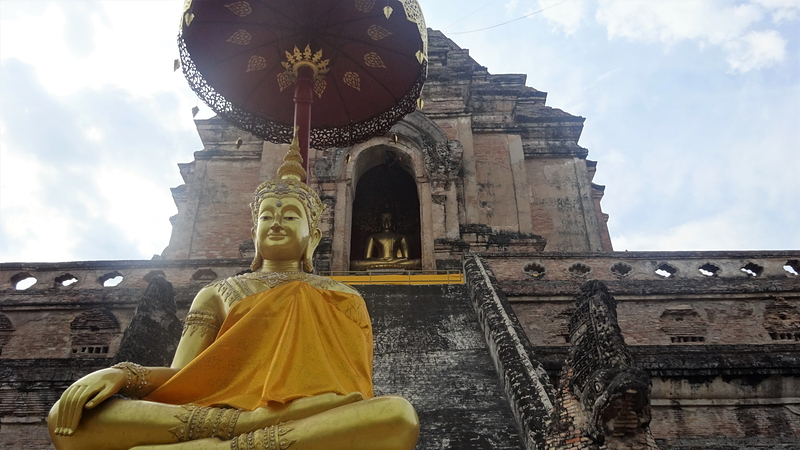 ワット・チェディ・ルアンの仏塔の仏像