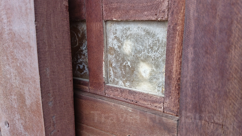 バラクヨン教会のカスピ貝を使った窓
