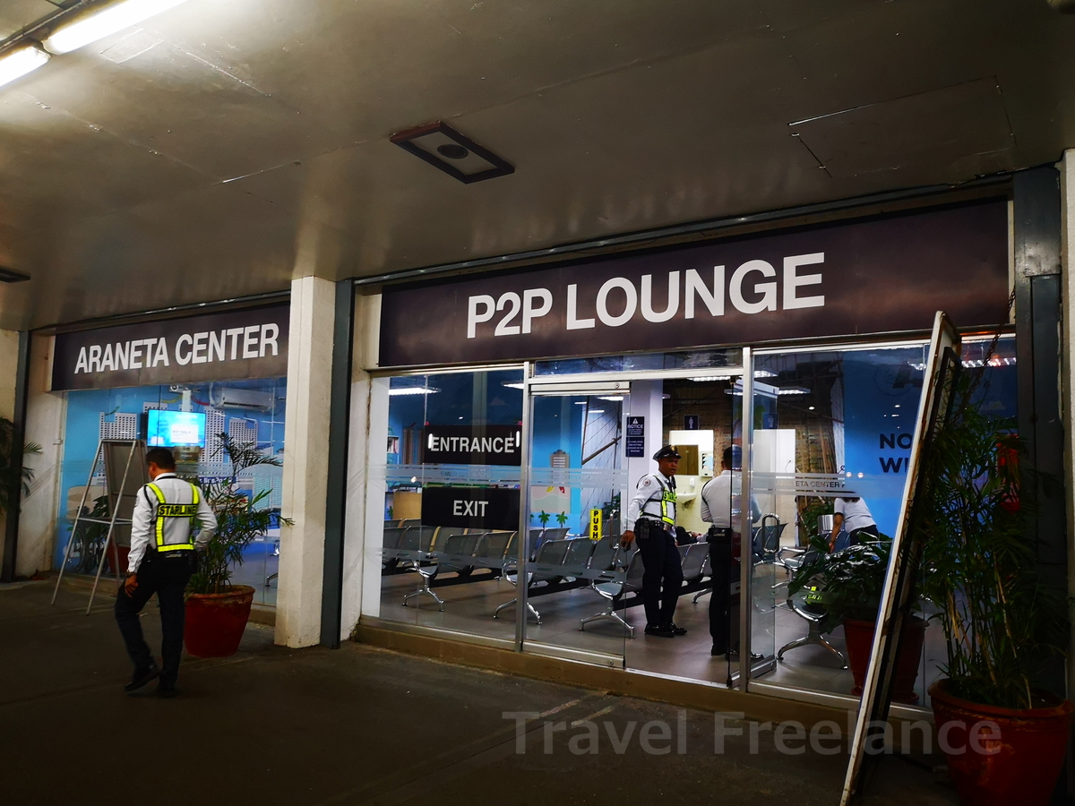 アラネタ・センター・バス・ターミナルにあるUBEエクスプレスの専用待合室「P2Pラウンジ」（P2P Lounge）の外観